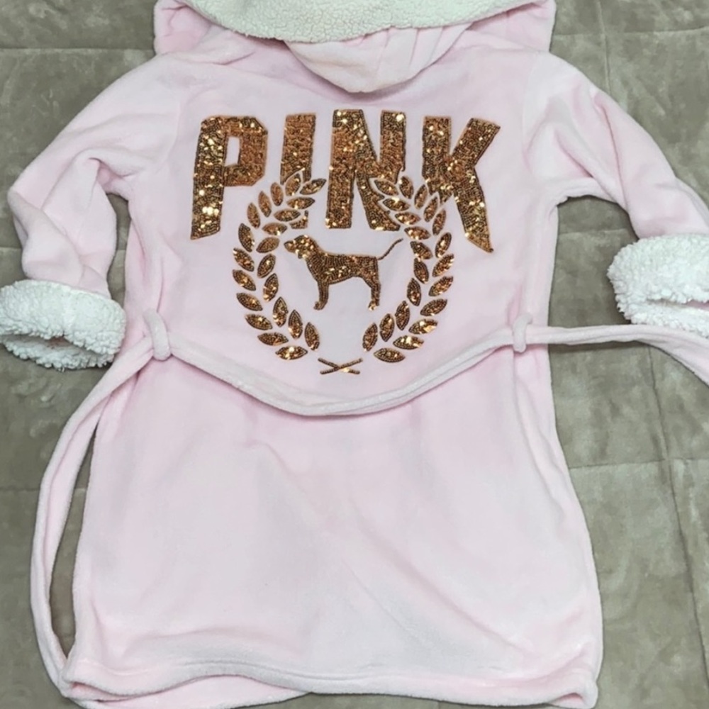 Super cute! VS PINK Robe size medium/large